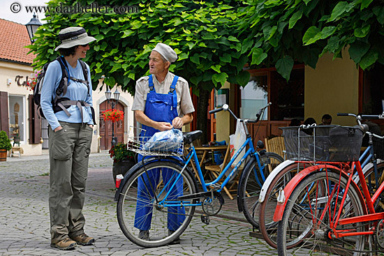 lori-talking-to-old-man-w-bike-2.jpg