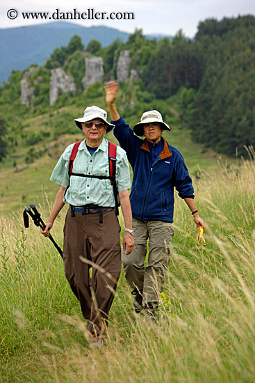 marilyn-n-philip-hiking.jpg