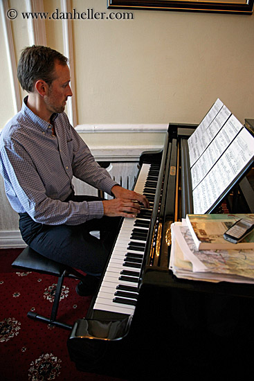 ron-piano-2.jpg