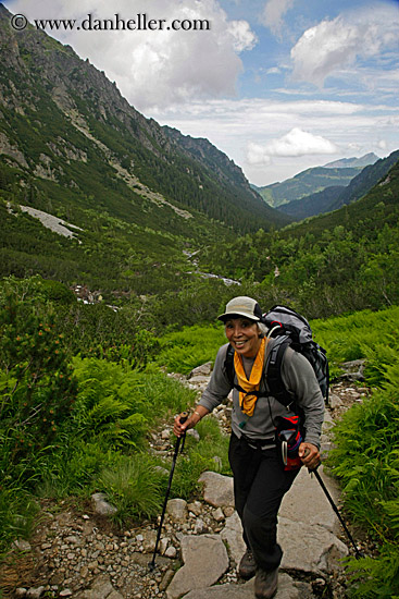 yona-hiking-1.jpg