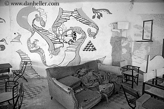 couch-n-graffiti-bw.jpg