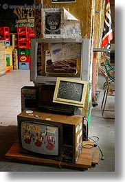 images/Europe/Hungary/Budapest/Art/Graffiti/stacked-televisions.jpg