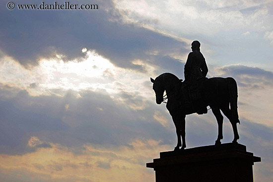 vastach-gyorgy-statue-2.jpg