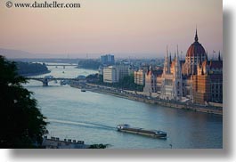 images/Europe/Hungary/Budapest/Buildings/Parliament/parliament-n-river-view-04.jpg