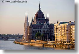 images/Europe/Hungary/Budapest/Buildings/Parliament/parliament-n-river-view-11.jpg