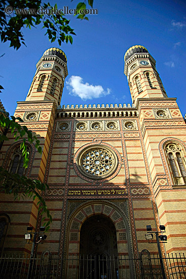 synagogue-facade-01.jpg