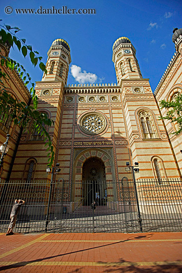 synagogue-facade-02.jpg