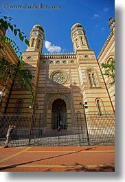 images/Europe/Hungary/Budapest/Buildings/Synagogue/Exterior/synagogue-facade-02.jpg