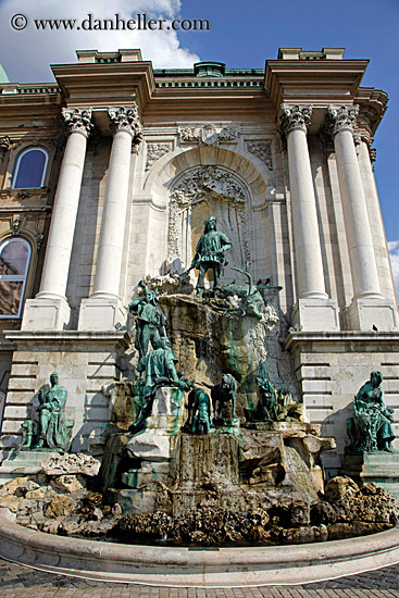 bronze-statues-in-fountains-1.jpg