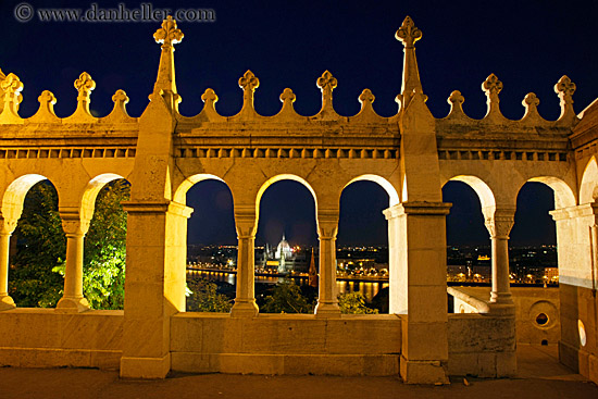castle-wall-arches-at-nite.jpg