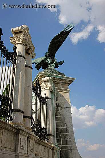 eagle-statue-on-castle-wall.jpg