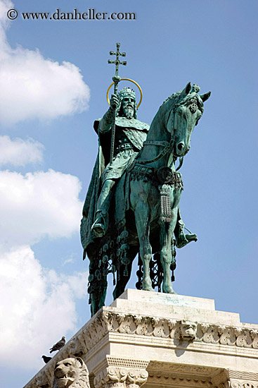 king-n-horse-statue.jpg