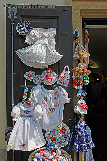 hungarian-folk-clothes-1.jpg