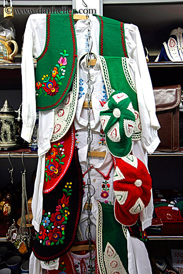 hungarian-folk-clothes-2.jpg