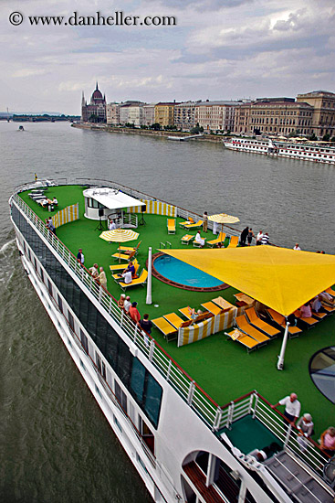 river-boat-cruise-ship-01.jpg