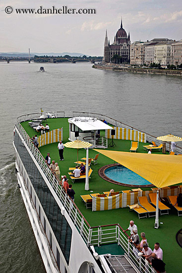 river-boat-cruise-ship-02.jpg