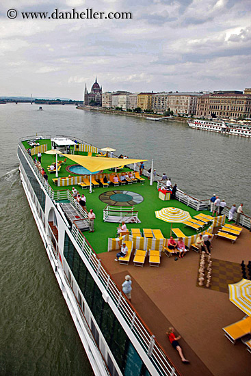 river-boat-cruise-ship-03.jpg