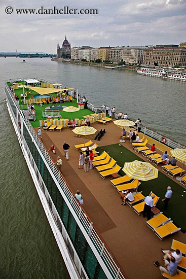 river-boat-cruise-ship-04.jpg