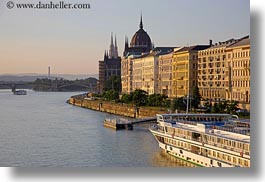 images/Europe/Hungary/Budapest/Danube/danube-n-parliament-n-ship-2.jpg