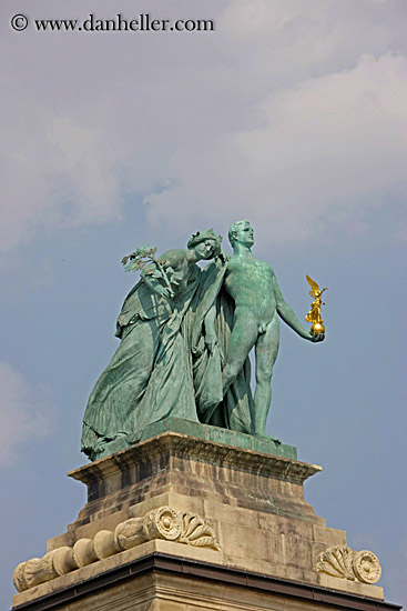 unknown-statues-n-clouds-2.jpg