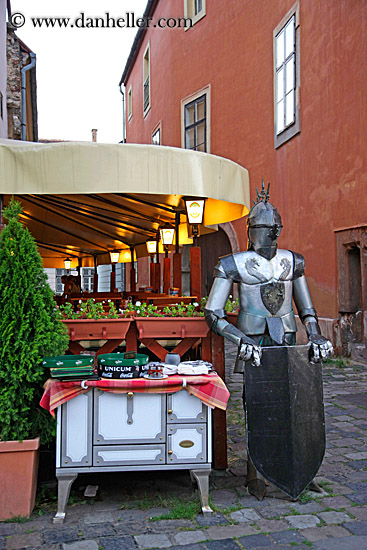 knight-armor-n-restaurant-1.jpg