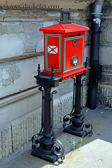 red-hungarian-mailbox.jpg