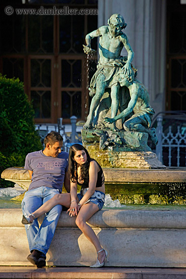 man-n-woman-w-bronz-statue-1.jpg