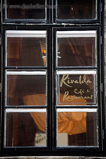 rivalda-cafe-window.jpg
