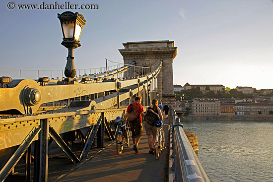 bridge-n-ppl-on-bikes-2.jpg