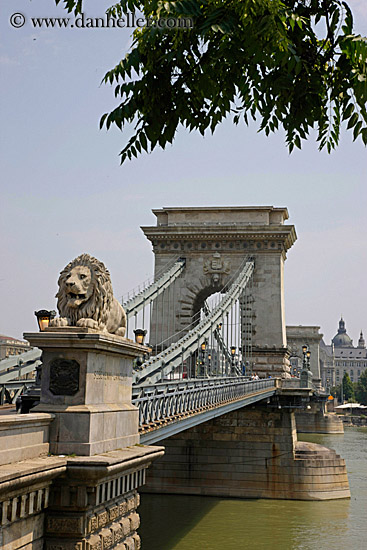 lions-at-bridge-head-2.jpg