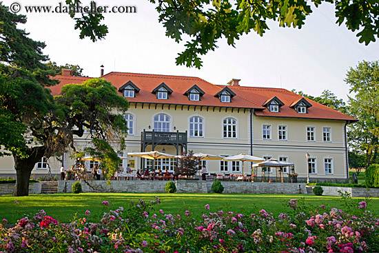 grof-degenfeld-castle-hotel-1.jpg