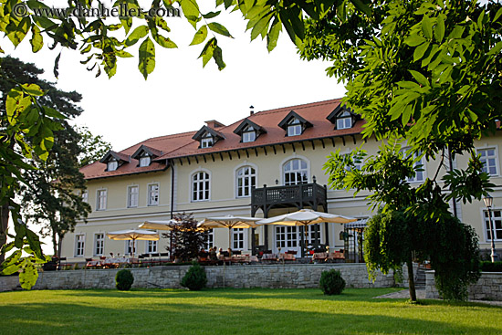 grof-degenfeld-castle-hotel-4.jpg