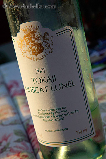 tokaj-muscat-lunel-white-wine-bottle-2.jpg