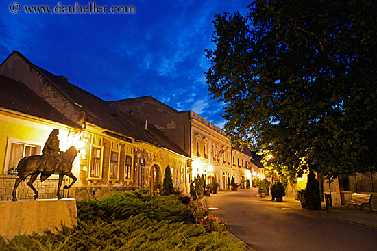 horse-statue-w-flowers-nite.jpg