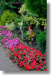 images/Europe/Hungary/TokajHills/Misc/garden-gnome-n-flowers.jpg