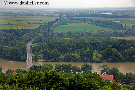 vineyard-n-river-overlook-2.jpg