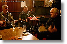 images/Europe/Ireland/Connemara/Clifden/pub-musicians-1.jpg