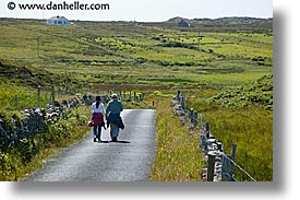 images/Europe/Ireland/Connemara/Inishbofin/hiking-couple-2.jpg