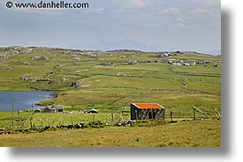 images/Europe/Ireland/Connemara/Inishbofin/red-roof-landscape-01.jpg