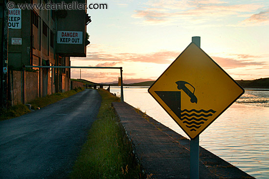danger-cliff-sign.jpg