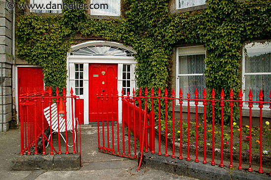 red-door-n-fence-1.jpg