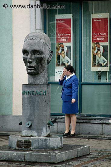 woman-on-cellphone-n-statue.jpg