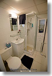 images/Europe/Ireland/ShannonPrincessII/Rooms/bathroom-1.jpg