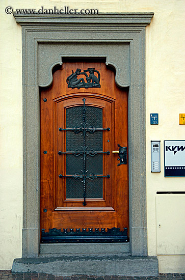 bolzano-door-1.jpg