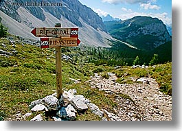 images/Europe/Italy/Dolomites/Civetta/civetta-signs-2.jpg