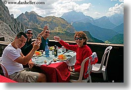 images/Europe/Italy/Dolomites/CortinaGroup/refugio-averau-2.jpg