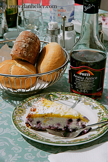 rolls-wine-n-cheesecake-2.jpg