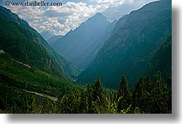 images/Europe/Italy/Dolomites/LayeredMountains/layered-mtns-01.jpg
