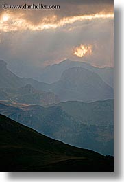 images/Europe/Italy/Dolomites/LayeredMountains/layered-mtns-04.jpg