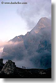 images/Europe/Italy/Dolomites/MiscMountains/mtn-hikers-2.jpg